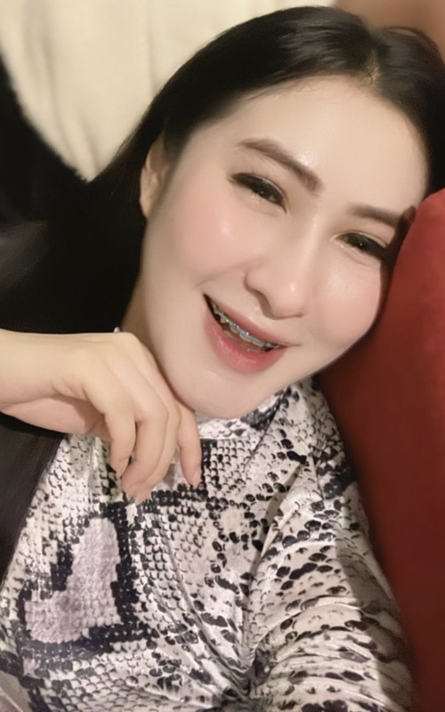 Discover Unforgettable Moments with Airi Scarlet Your Dream Escort