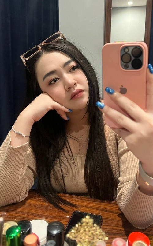 Experience Passion and Elegance with Rei Scarlet