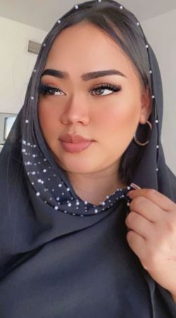 Experience Unforgettable Moments with Noa Crimson Tonight