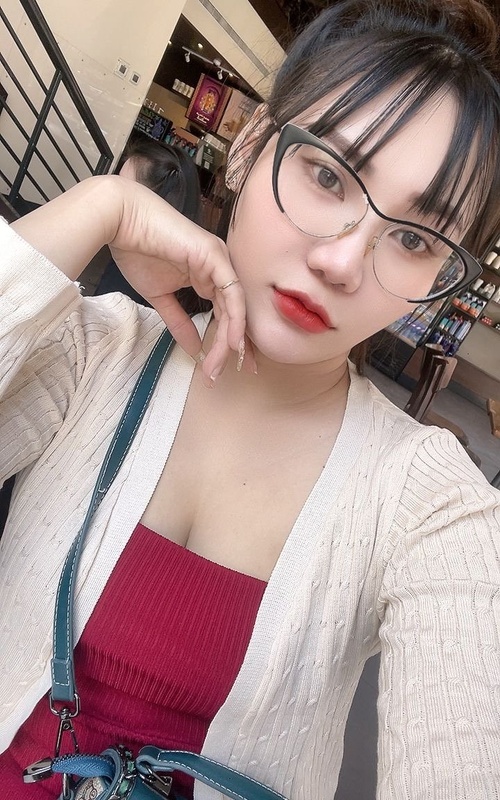 Experience Unforgettable Moments with Lin Phoenix by Your Side